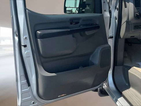Used 2016 Nissan NV 3500 SL RWD image 20