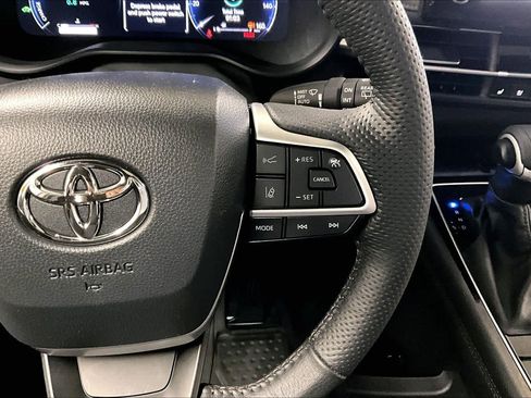 Used 2025 Toyota Sienna Platinum image 24