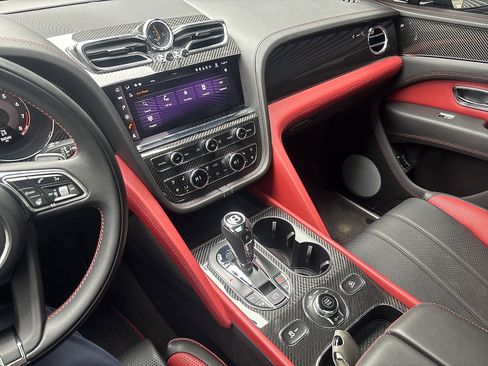 Used 2022 Bentley Bentayga V8 image 8