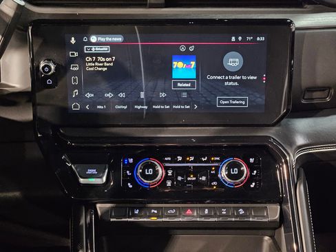 Used 2025 GMC Sierra 2500 AT4X image 16