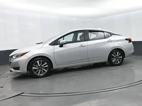 Used 2025 Nissan Versa SV FWD image 5