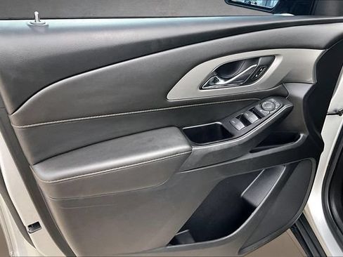 Used 2020 Chevrolet Traverse LS FWD image 13