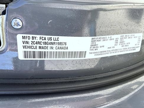 Used 2022 Chrysler Pacifica Touring-L FWD image 28