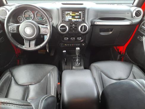 Used 2015 Jeep Wrangler Unlimited Sahara w/ Connectivity Group image 10