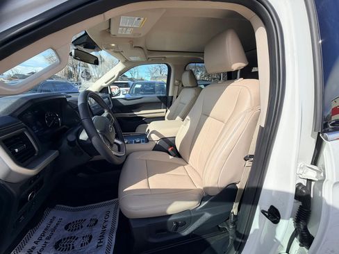 Used 2023 Ford Expedition XLT image 11