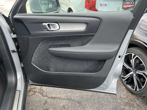 Used 2025 Volvo XC40 B5 Core w/ Climate Package image 22