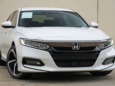 Used 2020 Honda Accord Sport image 2