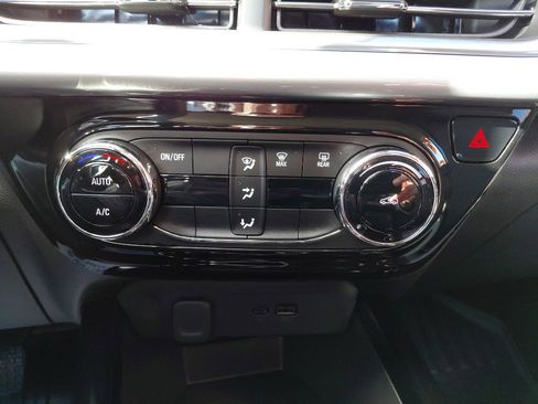 Used 2025 Chevrolet Trax LT image 19