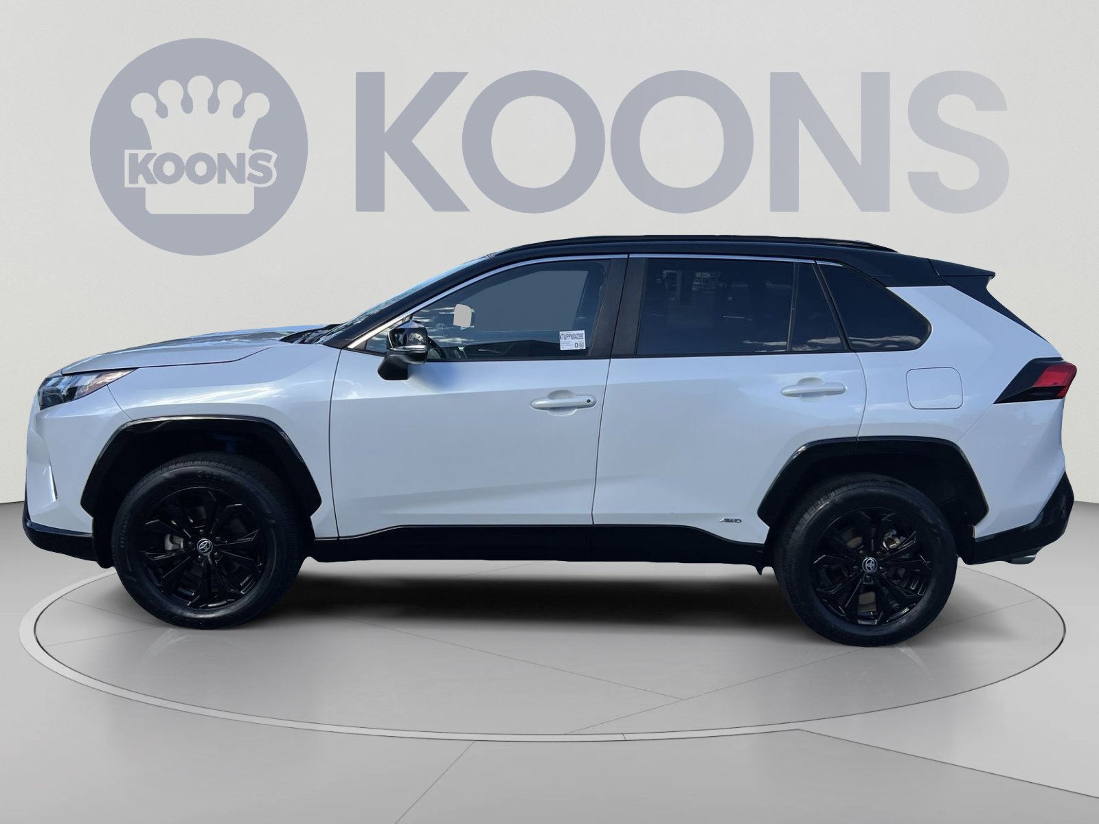Used 2023 Toyota RAV4 XSE AWD/4WD image 2