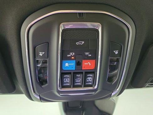 New 2025 Jeep Grand Cherokee Limited w/ Black Appearance Package image 29