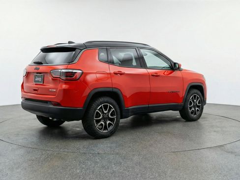 Used 2025 Jeep Compass Trailhawk AWD/4WD image 9