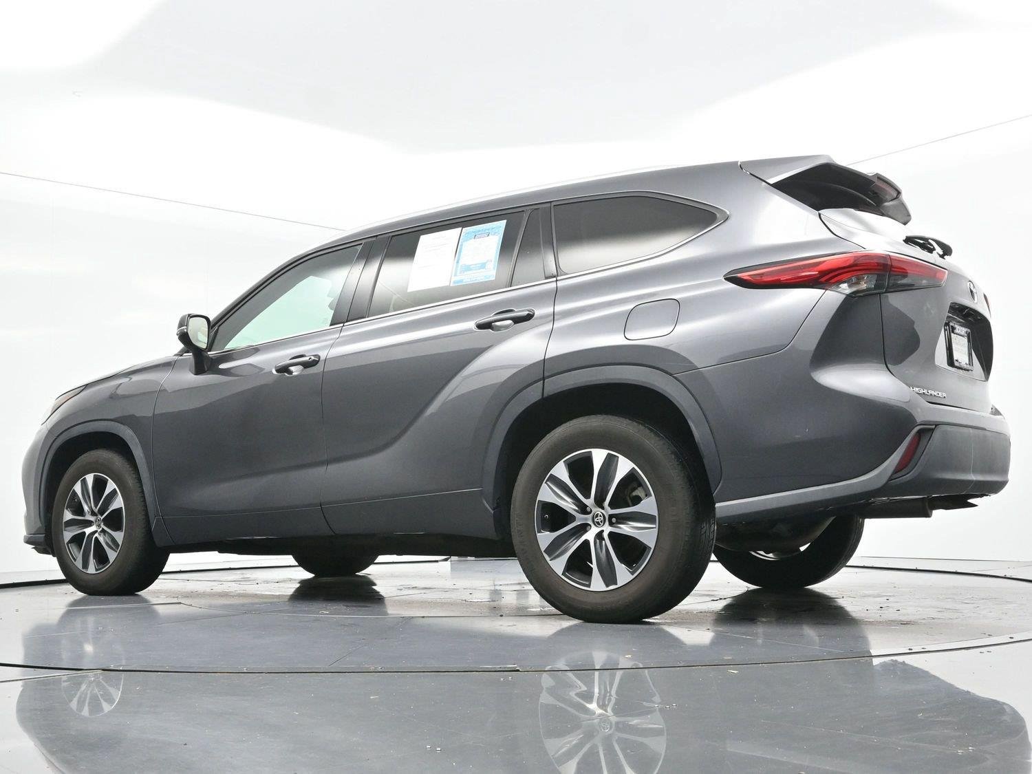 Used 2022 Toyota Highlander XLE FWD image 56
