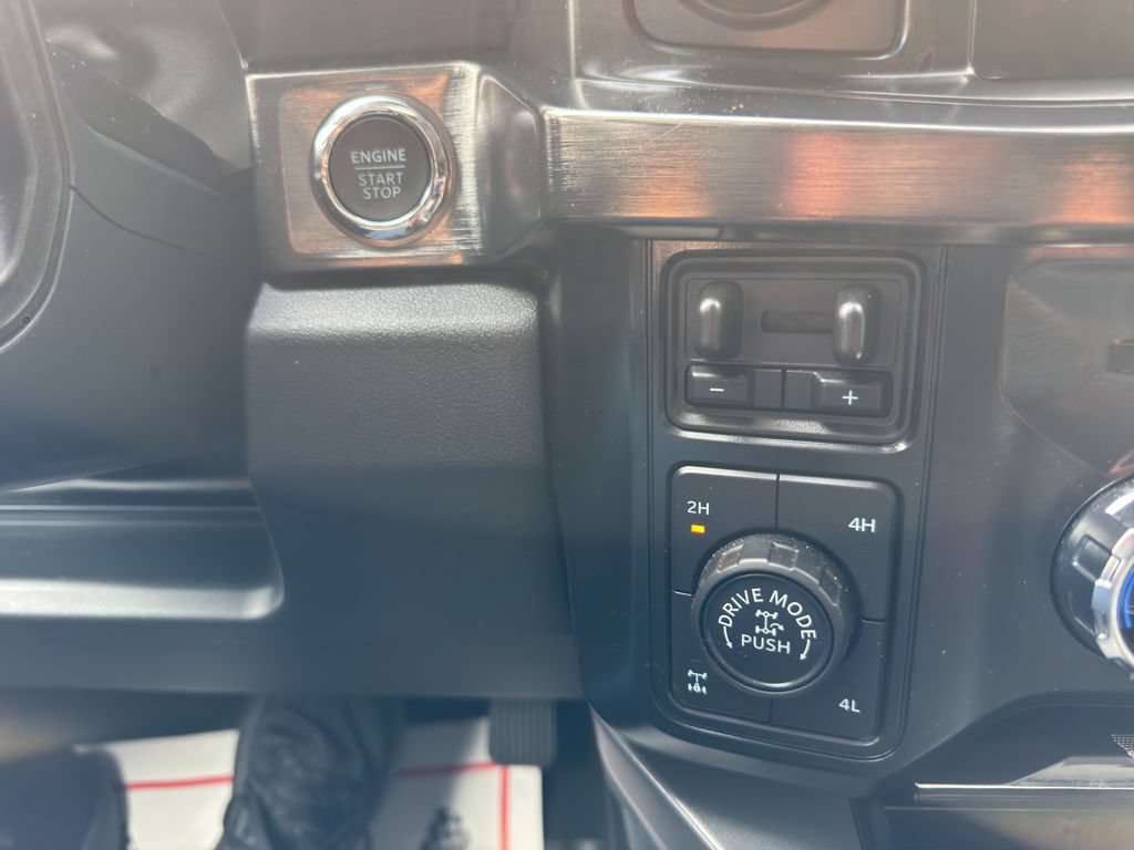 Used 2025 Ford F350 Lariat w/ Lariat Ultimate Package AWD/4WD image 29