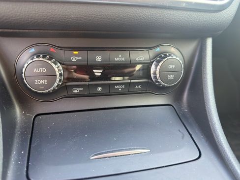 Certified 2016 Mercedes-Benz GLA 250 4MATIC image 29