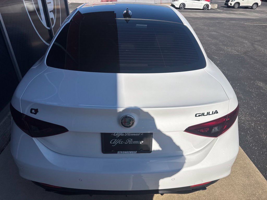 Used 2023 Alfa Romeo Giulia Estrema AWD/4WD image 11