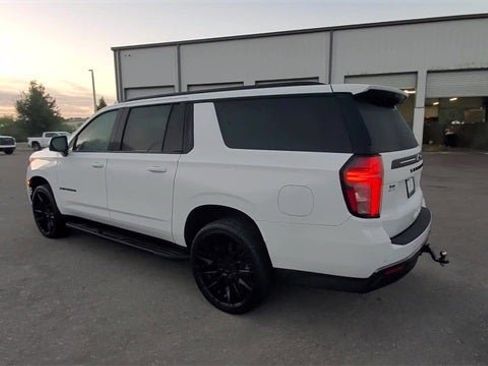 Used 2022 Chevrolet Suburban RST w/ Luxury Package image 38