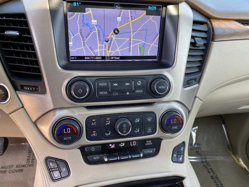 Used 2020 GMC Yukon XL Denali w/ Denali Premium Package image 15