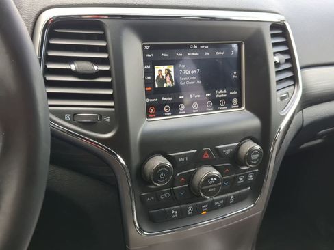 Used 2019 Jeep Grand Cherokee Laredo AWD/4WD image 26