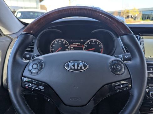 Used 2017 Kia K900 Luxury image 22