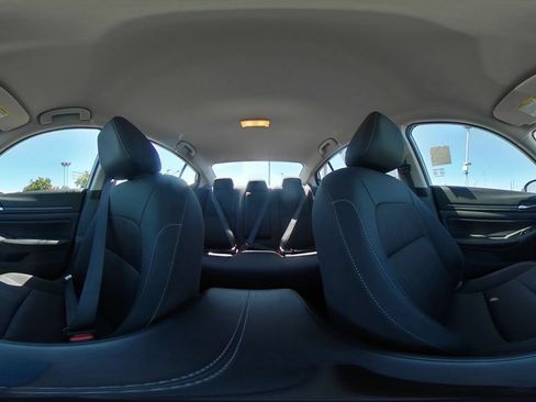 Used 2025 Nissan Altima 2.5 SV FWD image 42
