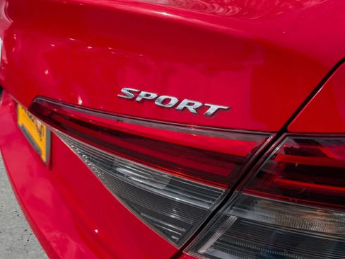 Used 2022 Honda Civic Sport image 8