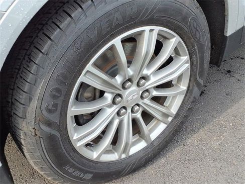 Used 2017 Cadillac XT5 Luxury w/ LPO, Wheel Lock Package image 9