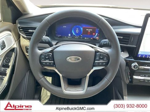 Used 2023 Ford Explorer Platinum w/ Technology Package AWD/4WD image 10