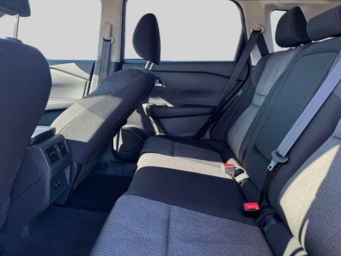 Used 2025 Nissan Rogue SV image 11