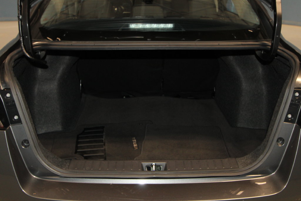 Used 2025 Nissan Versa SV FWD image 36