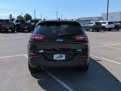 Used 2016 Jeep Cherokee Latitude FWD image 7