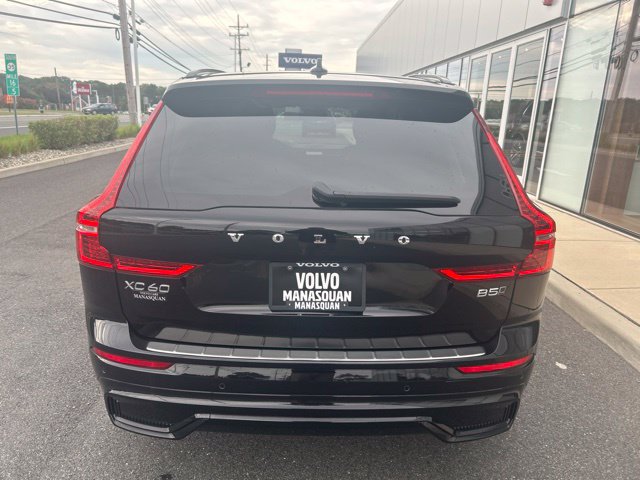 Certified 2024 Volvo XC60 B5 Core w/ Protection Package Premier AWD/4WD image 4