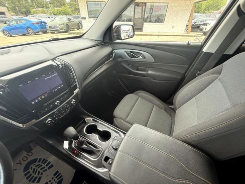 Used 2021 Chevrolet Traverse LT image 20