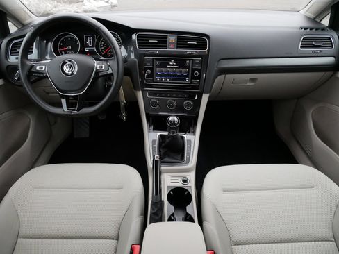 Used 2018 Volkswagen Golf S image 7