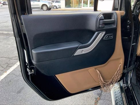 Used 2014 Jeep Wrangler Unlimited Sahara w/ Mopar Chrome Edition Group image 20