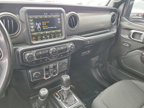 Used 2022 Jeep Gladiator Willys image 20
