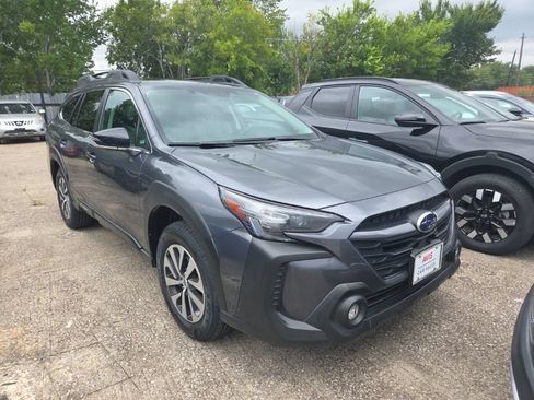 Used 2025 Subaru Outback Premium AWD/4WD image 6