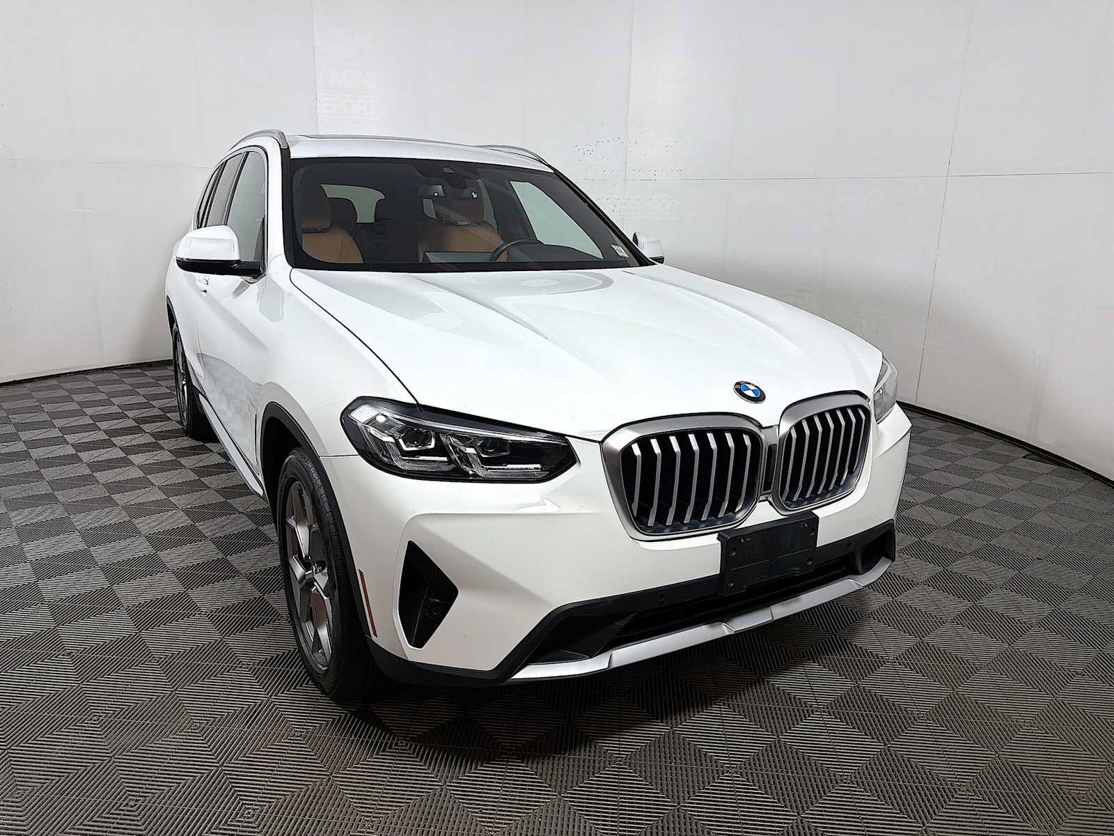 Used 2024 BMW X3 xDrive30i w/ Convenience Package w/ZPA AWD/4WD image 2