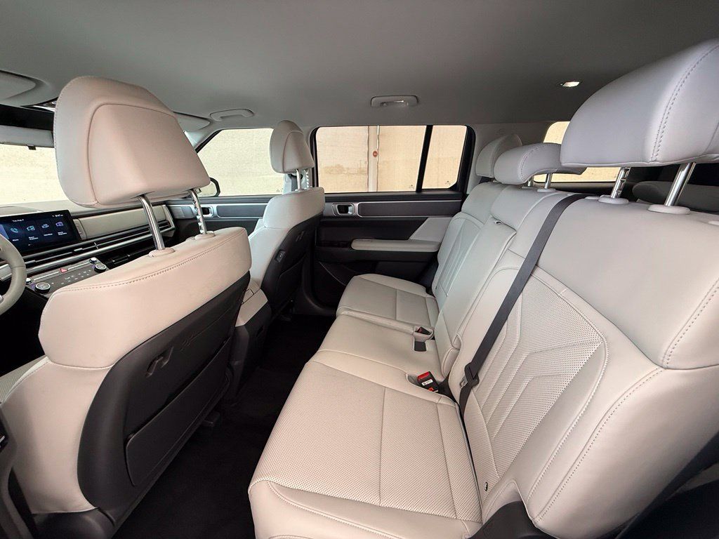 Used 2025 Hyundai Santa Fe SEL FWD image 28