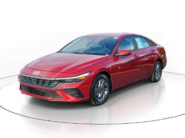 Used 2024 Hyundai Elantra SEL FWD image 2