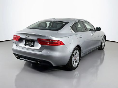 Used 2018 Jaguar XE RWD image 5