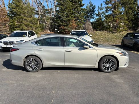 Used 2023 Lexus ES 250 w/ Premium Package image 6