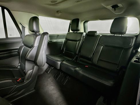 Used 2025 Ford Expedition Max Platinum AWD/4WD image 31