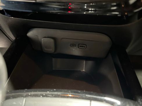 Used 2025 Chevrolet Trax LT FWD image 31