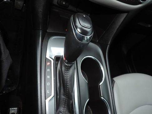 Used 2018 Chevrolet Equinox Premier image 23