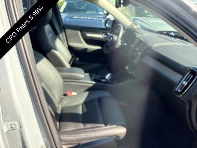 Used 2024 Volvo XC40 B5 Plus w/ Protection Package Premier AWD/4WD image 3