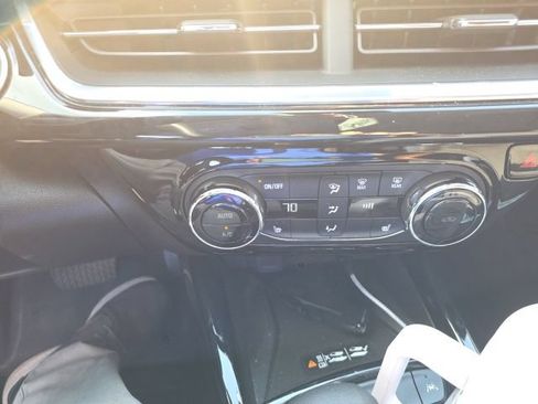 Used 2024 Chevrolet Trax ACTIV w/ Sunroof Package FWD image 6