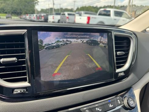 Used 2023 Chrysler Pacifica Touring-L FWD image 27