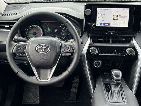 Used 2024 Toyota Venza LE AWD/4WD image 14