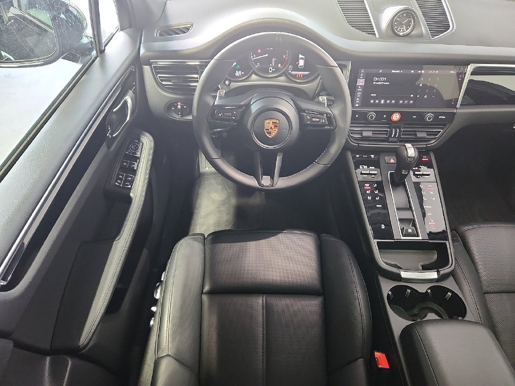Certified 2026 Porsche Macan AWD/4WD image 12