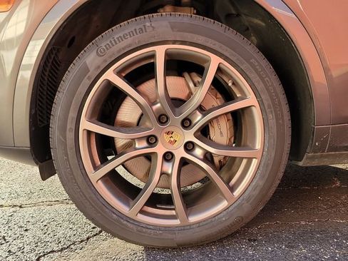 Used 2021 Porsche Cayenne S image 31